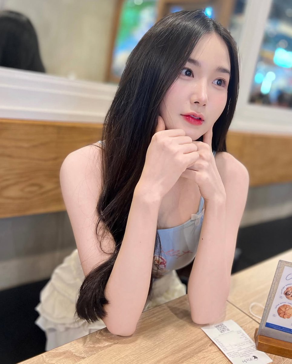 vachedk111's tweet photo. 世界上最近的距离
是骑乘式我在上面摇
你在下面顶
#马来西亚 #新加坡 https://t.co/T0bhLY9QoT