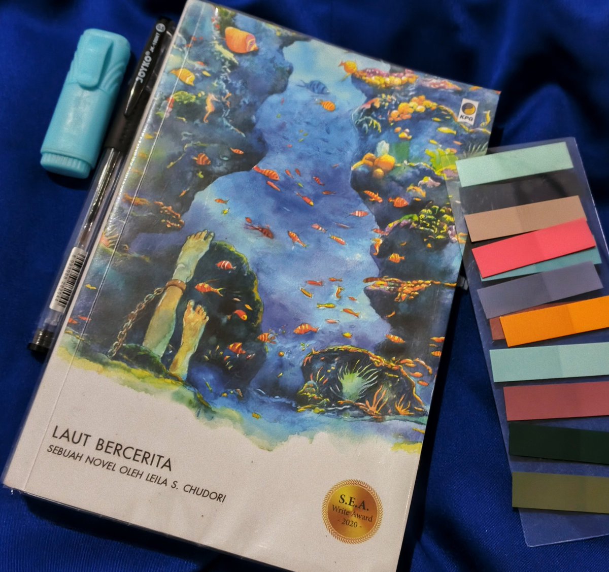 shwurlv's tweet photo. — Laut bercerita by Leila S. Chudori 

🌟🌟🌟🌟🌟 https://t.co/DMDESa8kei