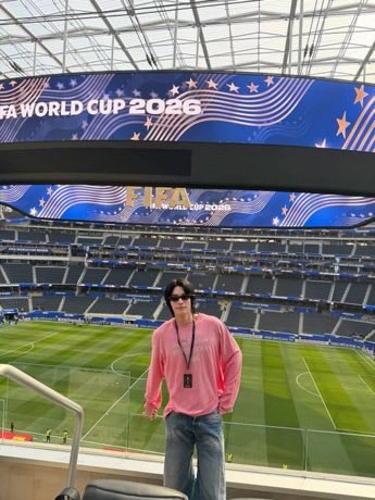 iiamjmfah's tweet photo. ชีเอนจอย ชีแฮปปี้ จั้นมีฟามสุข ⚽️💖

#AcneStudiosxWinMetawin 
#AcneStudios #winmetawin https://t.co/Xh4hLzv825