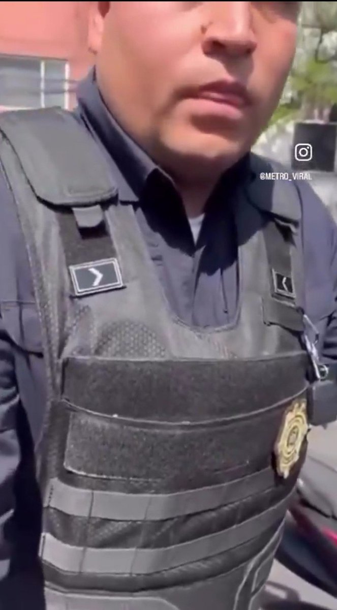 Carlos_FHndez01's tweet photo. @MetroViralMx @SSC_CDMX @ClaraBrugadaM
@GobCDMX
@UCS_GCDMX
#AsuntosInternos
#CDMX
@azucenau

🚨 Peor aún DESOBLIGADOS POLICÍAS del Sector ASTURIAS
👉 NO PORTAN el KEPÍ que es, PARTE del UNIFORME‼️

👉 NO PORTA el GAFETE con SU NOMBRE cuando tiene la OBLIGACIÓN, de IDENTIFICARSE PLENAMENTE‼️👮🏻‍♂️🤦🏻‍♂️🤷🏻‍♂️ https://t.co/WpL16feKfI