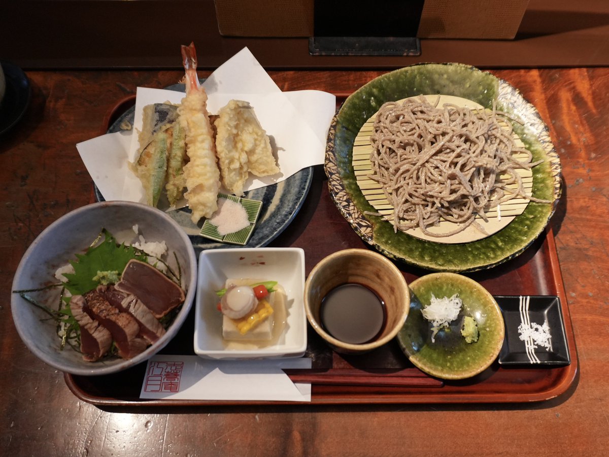 fukkinwaruo's tweet photo. 🛖2026年1枚目🛖
志蕎庵 江月
（名古屋市名東区引山3-110）
・三昧膳 手挽き蕎麦「しなの」（¥2550）
麺はかなり短めですが、そばの実の香ばしさと食感を楽しめる粗挽き麺です。天ぷらは揚げたてでサクホク、漬け鮪は分厚めでプリプリ、蕎麦豆腐は濃厚でクリーミー。久しぶりの蕎麦も良いですね🌙 https://t.co/LWod74nhYV