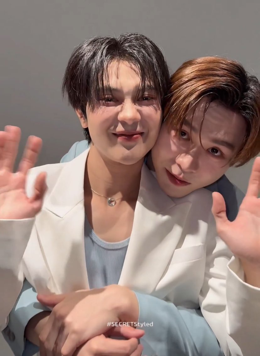 sun_bvtl's tweet photo. กอดกันแก้มชนกันเลยอ่ะ มีอะไรอยากบอกบัวลอยมั้ยคะ😭😭😭😭😭😭😭 https://t.co/I9lXZqgYN7
