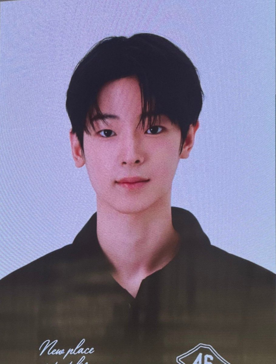 kangwoojinth's tweet photo. (💌) 260711 | FLARE U Plus Chat Update #KANGWOOJIN 

หลังจากที่ยูอาร์เรียกร้องรูปแรกมานาน อูจินมาเฉลยว่าไม่มีรูปนี้กับตัวค่ะ 😭 แต่ให้อีกรูปมาแทน หล่อน่ารักเหมือนเดิมเลย 👀💛

🦊: รูปนั้นหายไปแล้วอะ
🦊: มีรูปนี้นะ...

#KANGWOOJIN #강우진 #คังอูจิน
#FLAREU #플레어유 https://t.co/9m05Xe6Iub