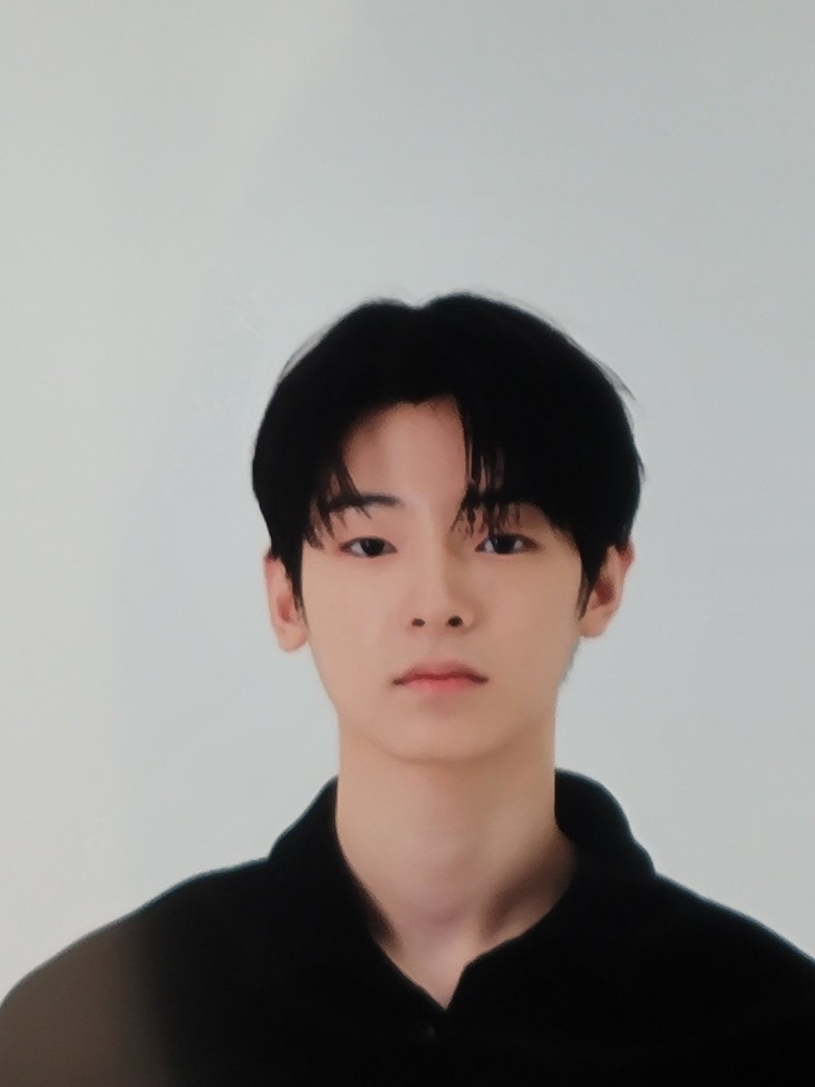 kangwoojinth's tweet photo. (💌) 260711 | FLARE U Plus Chat Update #KANGWOOJIN 

หลังจากที่ยูอาร์เรียกร้องรูปแรกมานาน อูจินมาเฉลยว่าไม่มีรูปนี้กับตัวค่ะ 😭 แต่ให้อีกรูปมาแทน หล่อน่ารักเหมือนเดิมเลย 👀💛

🦊: รูปนั้นหายไปแล้วอะ
🦊: มีรูปนี้นะ...

#KANGWOOJIN #강우진 #คังอูจิน
#FLAREU #플레어유 https://t.co/9m05Xe6Iub