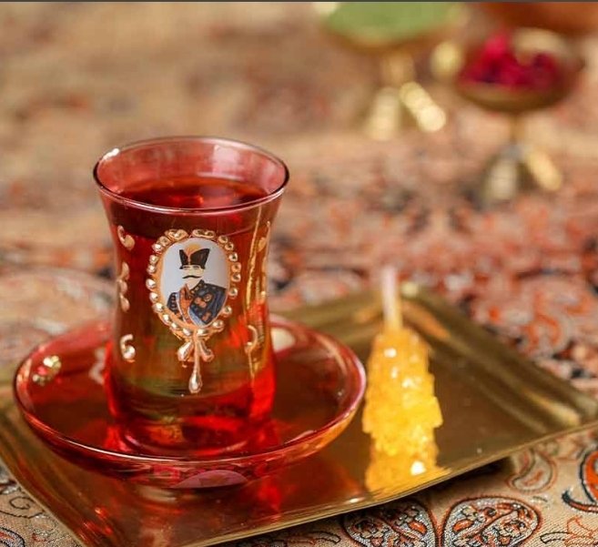 __aidak__'s tweet photo. چرا لفظِ جدیدِ tea، کار نمی‌کنه؟
حس می‌کنم دالِ tea که این روزها مدلولِ جدیدی پیدا کرده (as hot/physically attractive body/appearance) در فرهنگ ایرانی، کار نمی‌کنه چون تصویر ذهنی انسان غربی از چای، یحتمل به یک ظرف و مظروفِ elegant/classy (برآمده از فرهنگ انگلیسی) برمی‌گرده. https://t.co/36nDfbSUEx