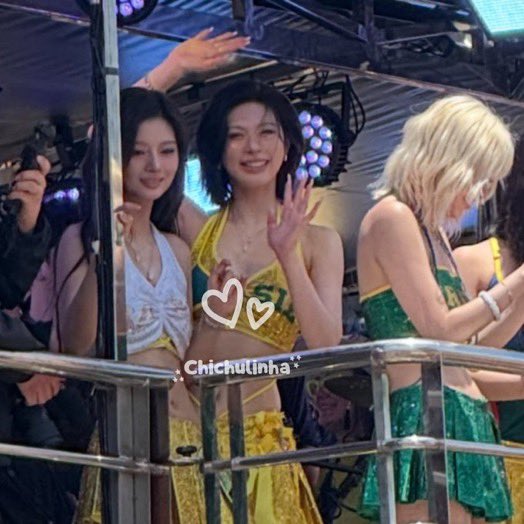 sullbbunii's tweet photo. there was something very gay in the air this day.. #sullbae https://t.co/7bbEw1ifPi