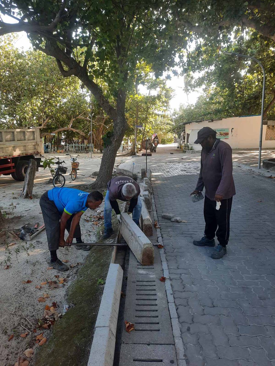 MaleCitymv's tweet photo. ވިލިމާލެ ވެށިމަގުގެ ކާނު މަރާމާތުކުރުން https://t.co/cpWbwghf6n
