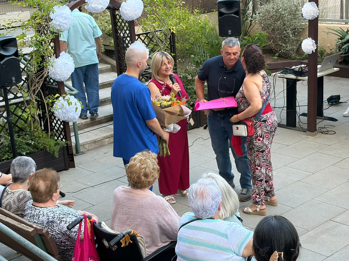 AFABAIXLLOB's tweet photo. El passat 17 de juny vam viure una jornada plena d’emoció, records i agraïment en homenatge a la nostra estimada Antonia González💜, una persona que va deixar una empremta inesborrable per la seva humanitat, el seu compromís i la seva dedicació a les persones i les famílies. https://t.co/62DAvZBeyi
