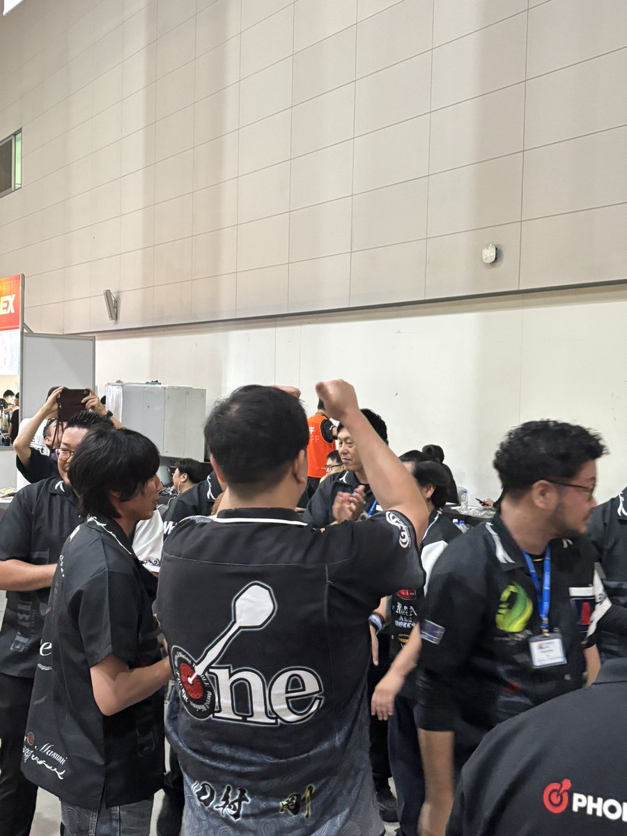syo121's tweet photo. 【2026 K-DARTS FESTIVAL】

今年2月、日本代表の権利を獲得した群馬を代表とする【One】の世界大会の応援に来させて頂きました！

代表として素晴らしい試合を多く見せてもらい有り難く思います！

世界17チーム、どの国も勝たなければいけない戦いを楽しんでいたと思います！

また、この舞台に戻って来れるように切磋琢磨して又勝ち取れるように頑張ってください！

Oneのメンバー！
お疲れ様でしたー！