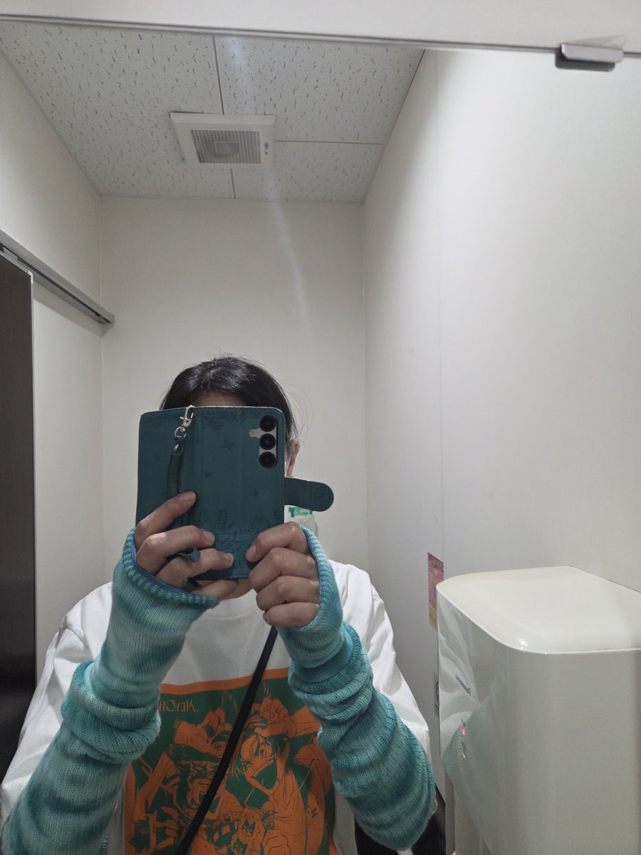 ekurea1000's tweet photo. 私の魂はまだk-アリーナに居るのだが

今日は先週を思い出しながらのライブTでお仕事に来たら。TLで同士がいっぱい居て嬉しい( ´艸｀) https://t.co/ord05UpPTU