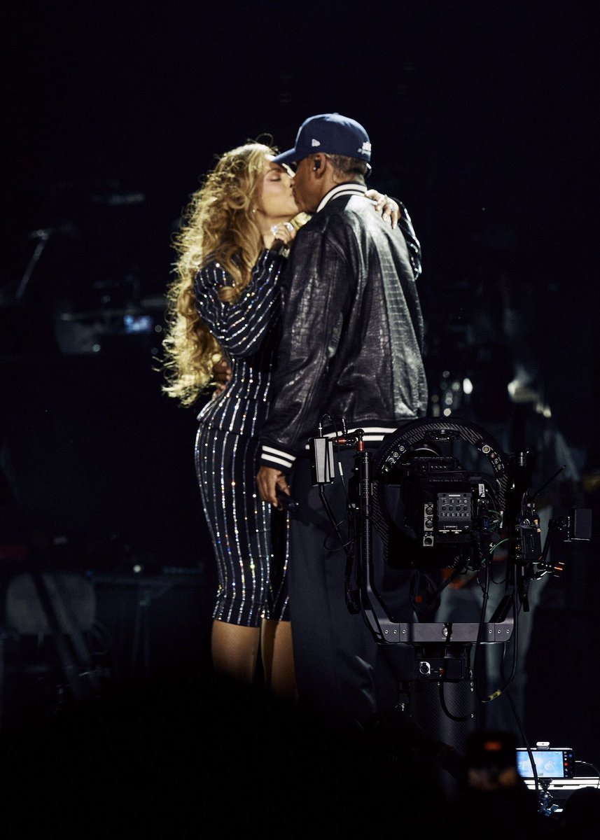 beyraive4's tweet photo. sou doente neles 😭 https://t.co/SVEbPW5YkS
