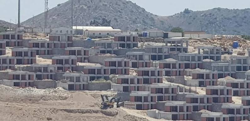 GaniMujde's tweet photo. Bodrum'da ev yapanlara ve yeni ev alacaklara müjde. "Suyumuz bitti bitecek"... Fotosentez ile yaşamayı biliyorsanız bir an bile tereddüt etmeyiniz. Bu aralar satılık ev dolu zaten. Hayrını görünüz. https://t.co/5lP3HfWbGC