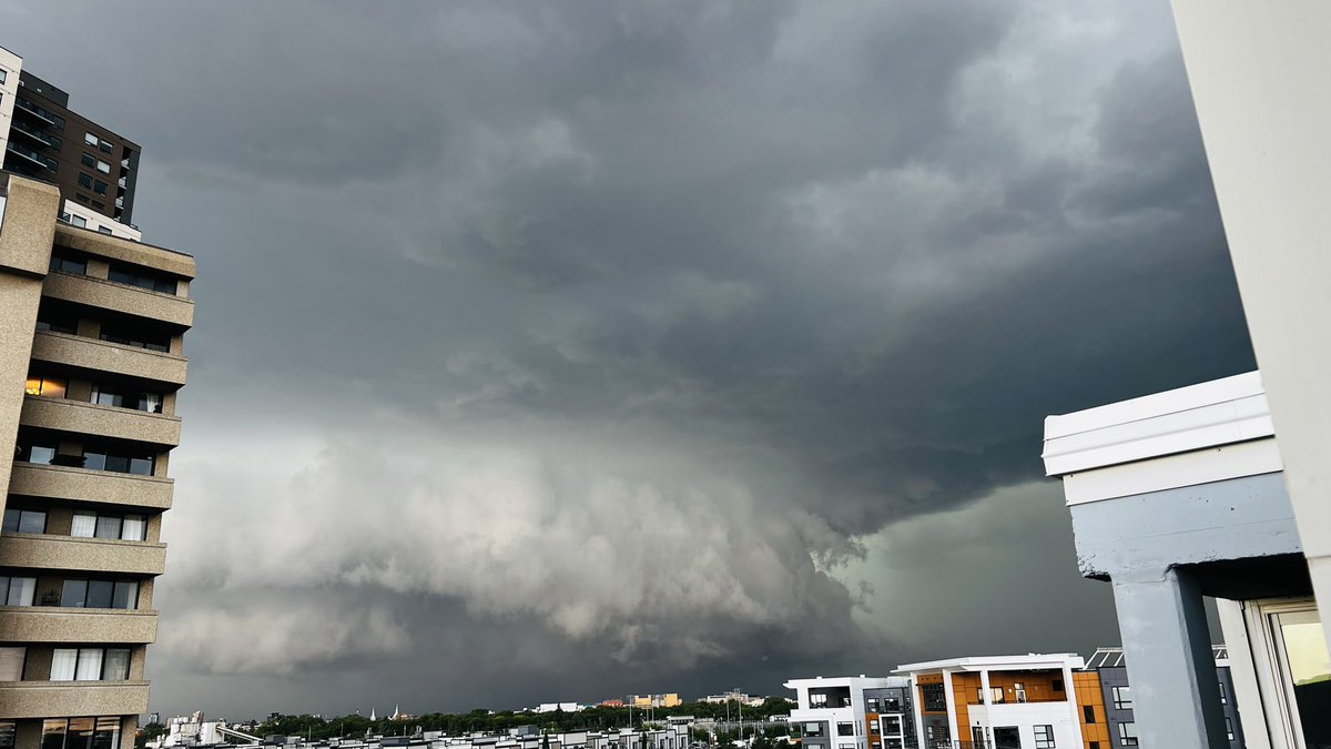 collagenqueen83's tweet photo. This evenings storms were so intense!! This was about 7pm Downtown Edmonton Ab. #abstorms https://t.co/ilDHrZ1GFa