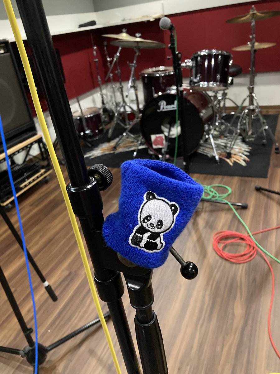 tlmm6969's tweet photo. リトメロスタジオー
ビビるくらいド真剣でしたー
新曲もほぼ完成までー

9月くらいには披露でけるかのー https://t.co/CD0ymwcw9V