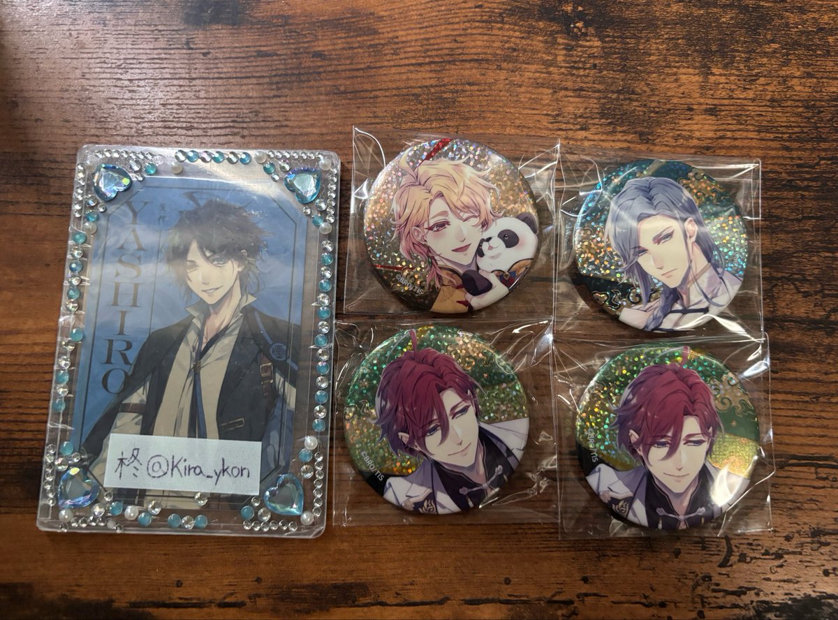 Kira_ykon's tweet photo. 【交換】 泡沫のユークロニア リコビッツ ユークロ アニメイト 2周年 Anniversary 缶バッジ ホロ

《譲》
依 石蕗 柊

《求》
同種 矢代

郵送交換希望
よろしくお願いいたします。 https://t.co/YWiuXWRAAx