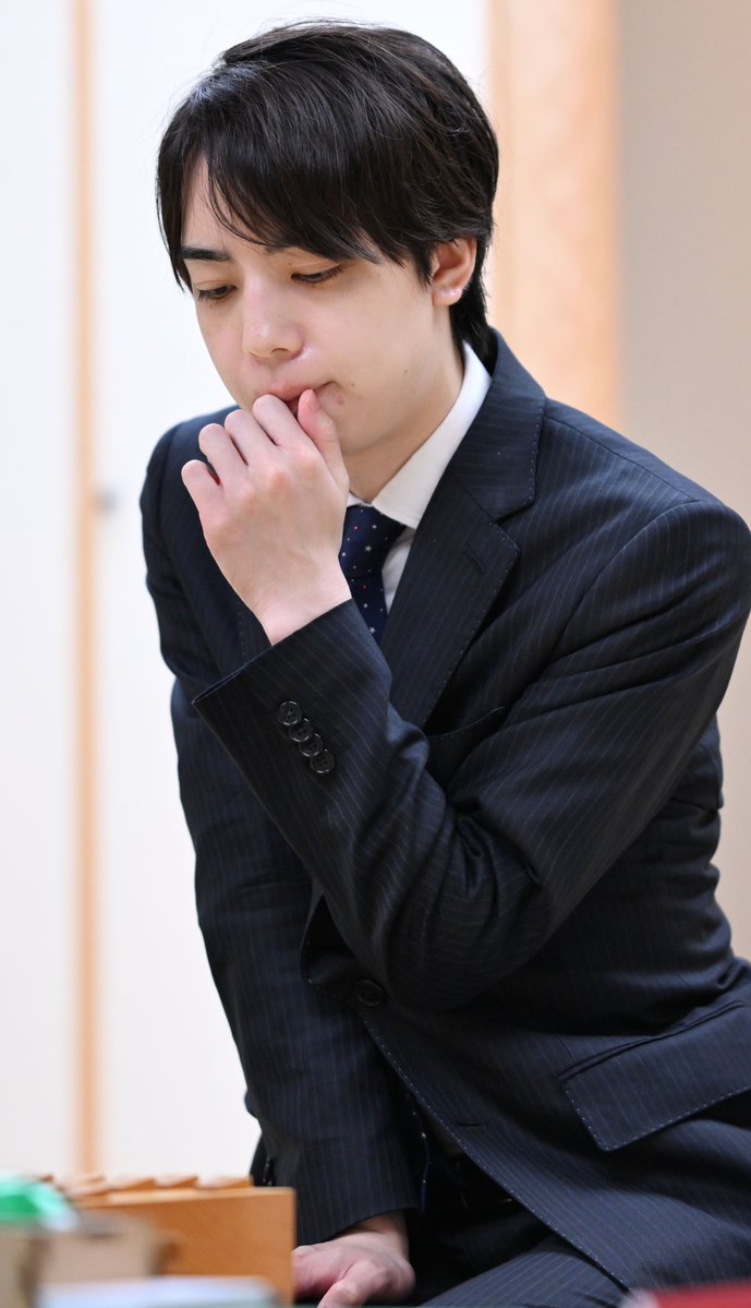 朝日杯将棋オープン。大城千花さんが齊藤優希四段と難解な中盤戦を戦っ