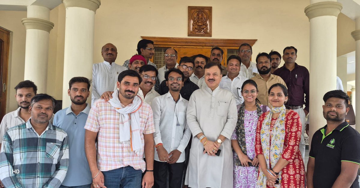 udaypratapmp's tweet photo. आज ग्राम #लोलरी में निवास पर आगंतुक गणमान्य जनों से सौजन्य मुलाकात की। https://t.co/qOETvVq82l