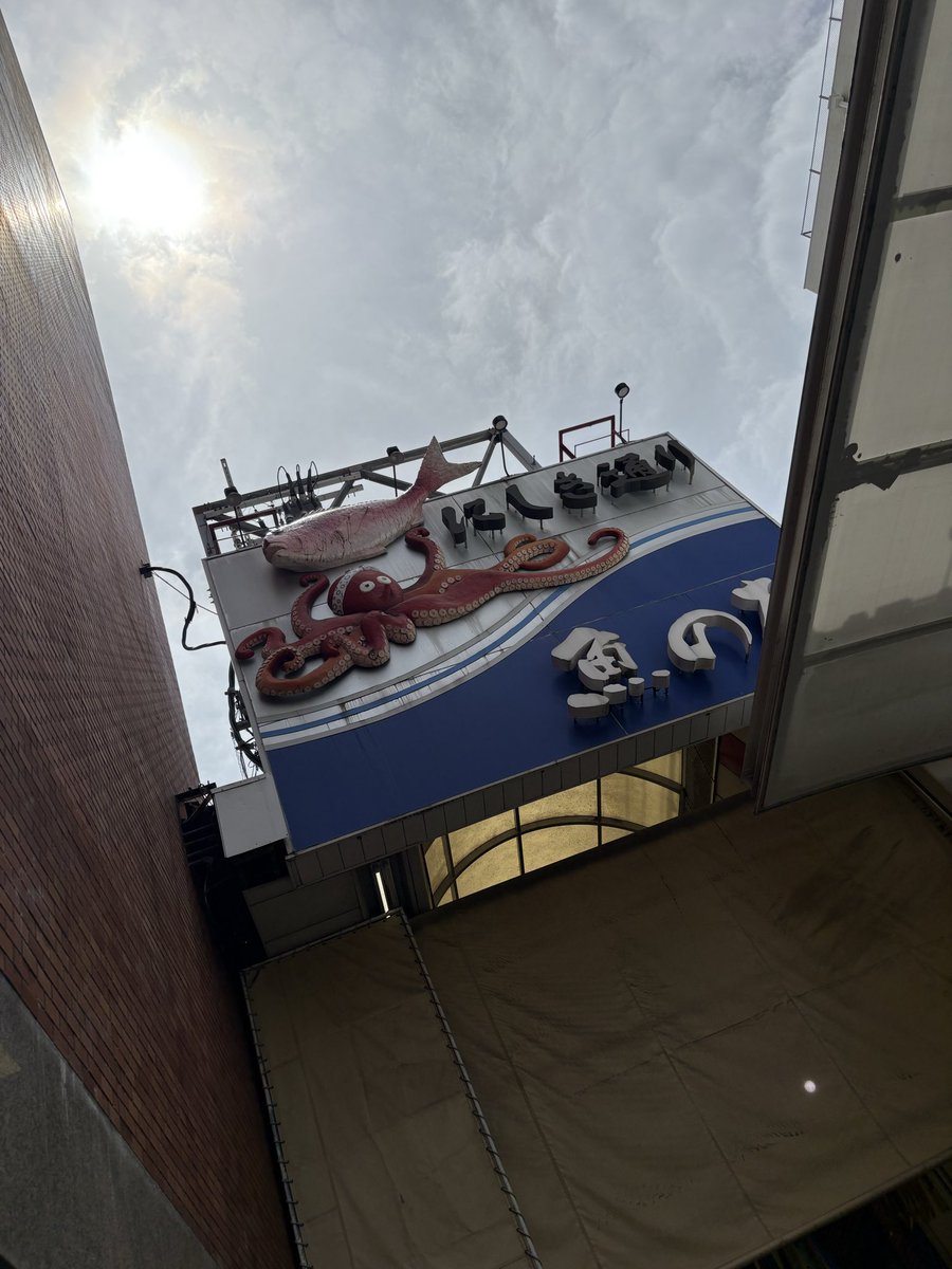 Birdseyebass's tweet photo. うおんた~な~
サンタ~ナ~
カルロスウォンターナー
魚ん棚商店街！ https://t.co/HHf24N46kT