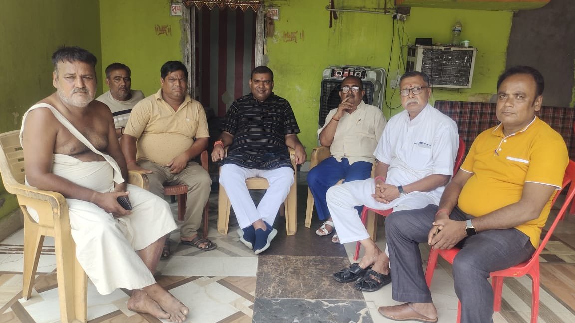 sureshsawgrd's tweet photo. पिछले दिनों भाजपा गिरिडीह के जिला उपाध्यक्ष श्री मनोज सिंह के पिताजी स्व शंकर सिंह जी की आकस्मिक निधन हो गया था आज उनके बनियाडीह स्थित आवास पर मिलकर शोक संवेदना व्यक्त किए।
बाबा बैद्यनाथ से प्रार्थना है कि मृत आत्मा को अपने श्री चरणों में स्थान दें। ॐ शांति। https://t.co/v4Bw1Ybxnp