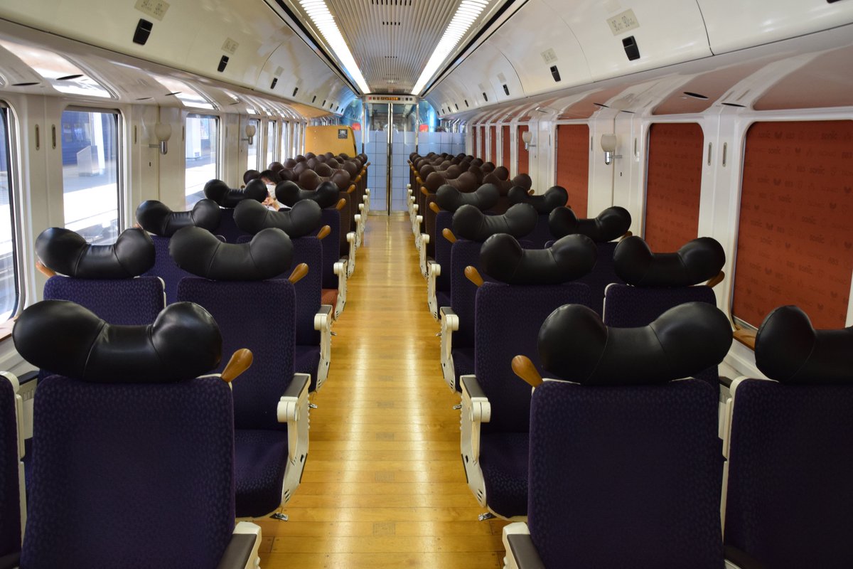 増設した車はもともとそういうスペースがなかったってのもあるけど787