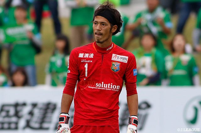 KWZ64's tweet photo. おおー、元ヴァンラーレ八戸の山田賢二さんがこのタイミングでGKアシスタントコーチでいらっしゃいませ。
指導者として八戸→山口→磐田。どんな繋がりなんだろう。 https://t.co/qZEVxFHgO4