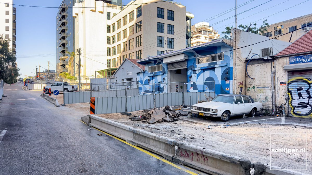 schlijperisrael's tweet photo. Does someone know what HaRabi MiBachrach, Tel Aviv, will look like after the renovation? Hopefully there will be sidewalks instead of just parked cars.
10/07/2026, 18:05 #OldsmobileCutlass #constructionTLV #carsTLV https://t.co/fb7S4Cl8Tm