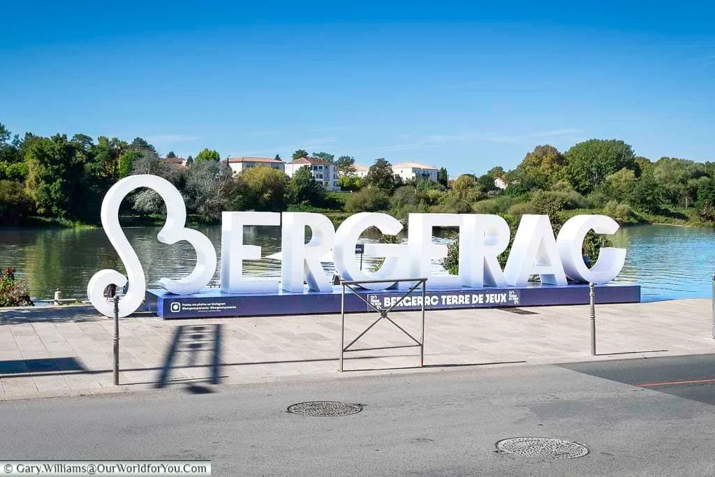 OurWorldforYou's tweet photo. Today, le Tour de France arrives in Bergerac by the Dordogne; its history has been shaped by trade, religion & wine. Meander through the historic streets, visit Place de la Mirpe, a charming timber-framed square @ExploreFranceEN @lifefrance #ExploreFrance https://t.co/YfXNWGxVQ0 https://t.co/DX2kyAqGJS
