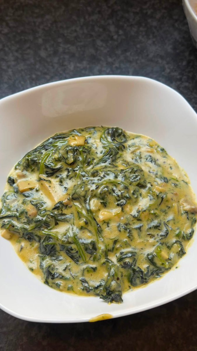NyakegoMaponya's tweet photo. Choose your fighter creamy spinach or traditional spinach? https://t.co/NofkWbElnH