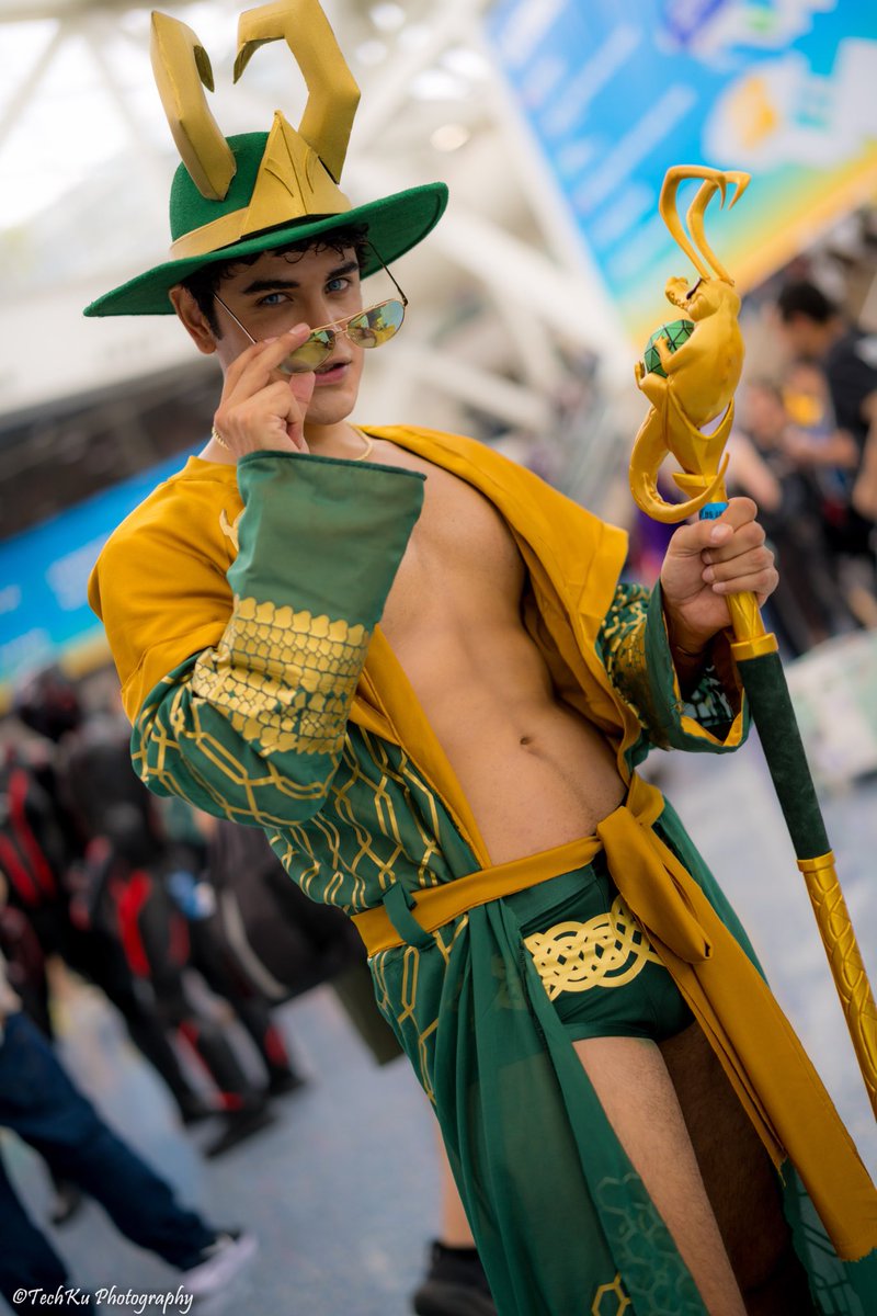 Arlo_Caves's tweet photo. Loki Marvel Rivals Summer Skin at LA Comic Con. 🫣
 #marvelrivals #rivalscreate #rivalssummer https://t.co/nnyCf4ddLE
