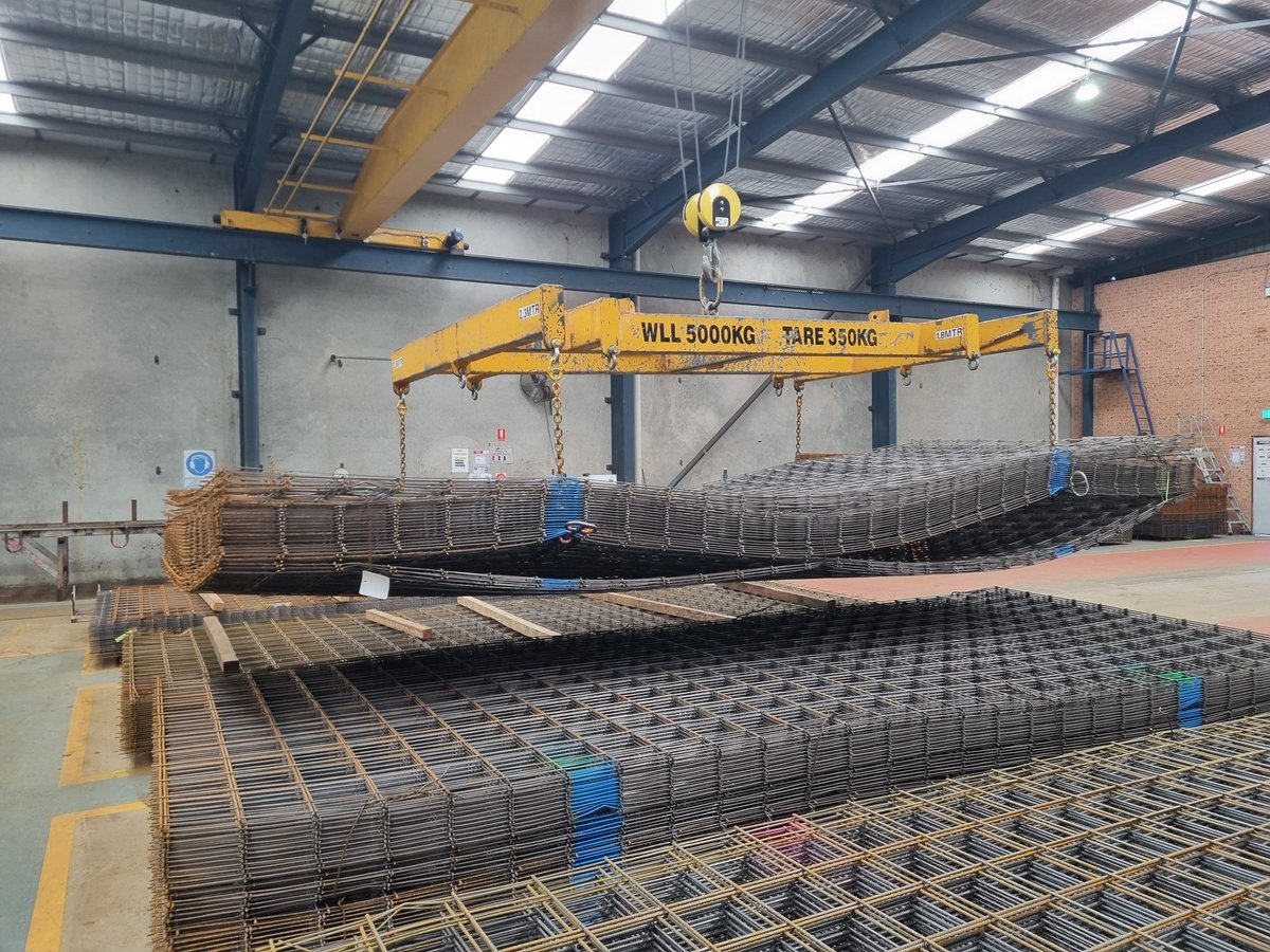 werriskneebone's tweet photo. Cray Cray #cranewatch https://t.co/vT5p9NGf7n