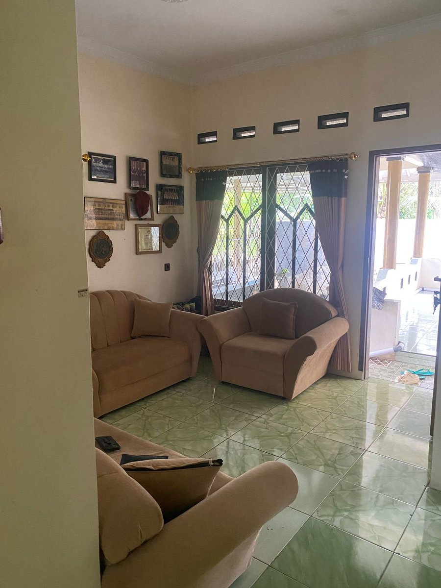 agpohan's tweet photo. 🏡 DIJUAL RUMAH + KOLAM IKAN DI KOTA TASIKMALAYA

Kesempatan memiliki rumah sekaligus aset usaha dalam satu lokasi.

📍 Lokasi: Kota Tasikmalaya
📐 Luas Tanah: 985 m²
🏠 Luas Bangunan: 200 m²
🛏️ 4 Kamar Tidur
🚿 3 Kamar Mandi https://t.co/ogb0PvEZAM