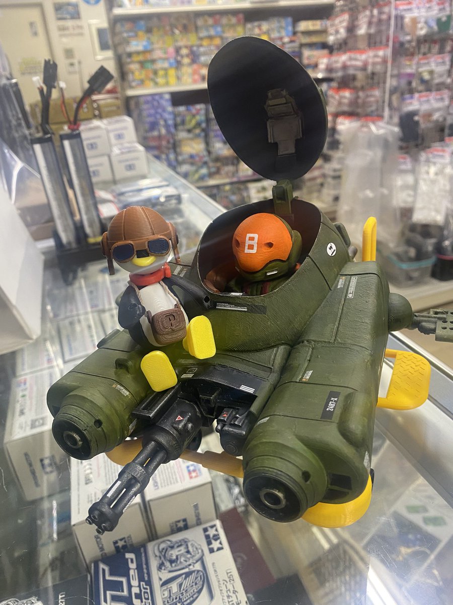 mitarashilab's tweet photo. 剣聖ハイアラキ師匠を謝らせそうな分身・��・。
ワンフェス2026夏のディフォルメMa.K恒例のおまけ
ディフォルメファルケにおまけで付く「おすわりＰ君フィギュア」完成。（※版権時申請認可済）
これにてワンフェス夏　販売品量���完結。(;'∀')ふう。
#WF2026S https://t.co/AkPMw2S6qj
