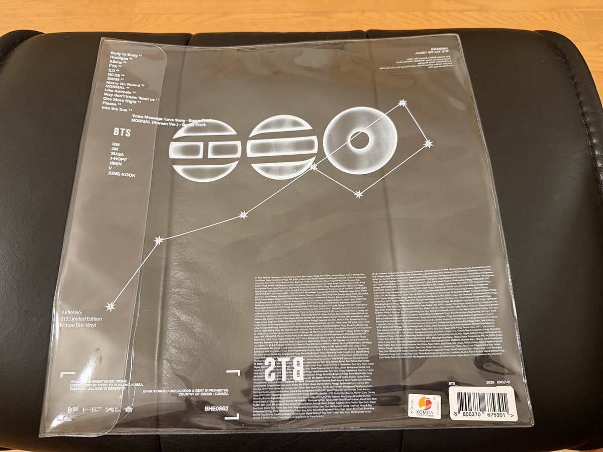 aAM30v613's tweet photo. 613Ltd.昨日届きました💿
ジミンverをずっと迷ってたけど、光化門の写真なのと6/13に聴けたNORMAL🇰🇷が入ってたので想い出に🫶
ビニールジャケットなのが少し気になるけど💦後ろには北斗七星も🌟

もうすっかり聴き慣れたアルバムだけど、アナログも良い👍

ライブ行きたいなー🥹

#BTS_ARİRANG https://t.co/KA9BTMk4ho