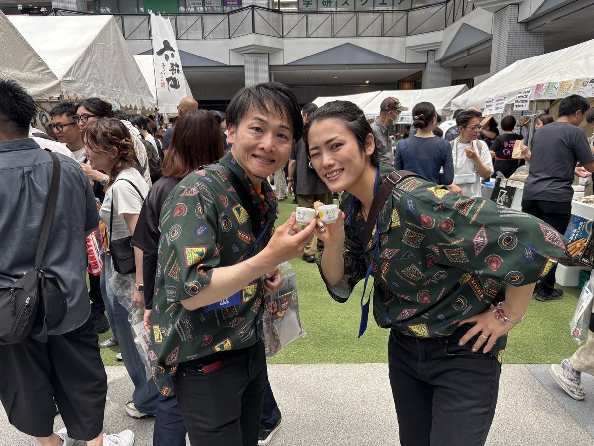 sakefesosaka's tweet photo. 会場内は大盛り上がりです！！
Miss SAKEの皆様の3ショットも！
 #和酒フェス  #和酒フェス大阪 https://t.co/iPv2BWolPn