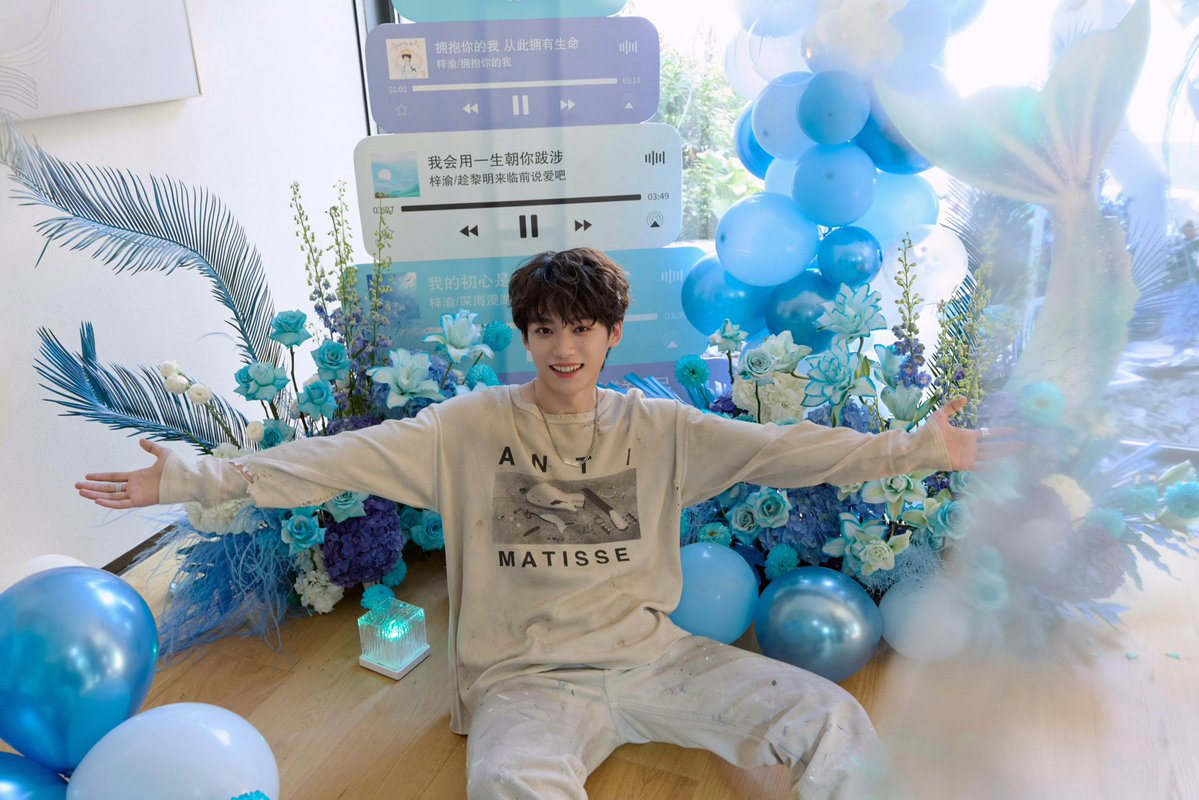 ZIYUKOREA's tweet photo. 260711 즈위 공작실 웨이보 업로드 

따뜻한 감동이 가시기 전에 @我是梓渝_의 생일 브이로그가 내일 1시(KST)에 공개됩니다✌️

원본 게시물 🔗 https://t.co/UBNtiEEeKP

#즈위 #ziyu #梓渝 https://t.co/KS7S0LuDYb