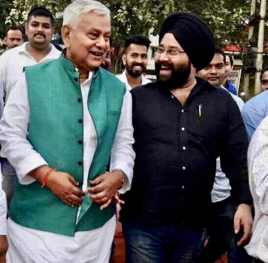 AmarpreetKale's tweet photo. एक बेहतरीन इंसान, #झारखंड की अत्यंत गरिमामयी संस्था “हर-हर महादेव सेवा संघ” के मुख्य संरक्षक एवं हमारे अभिभावक तुल्य, #धनबाद के पूर्व सांसद आदरणीय #Sri_Pashupati_Nath_Singh जी को #जन्मदिन की अनंत मंगलकामनाएँ।

जनसेवा, राष्ट्रसेवा और समाजहित के प्रति आपका समर्पित जीवन, आपकी सादगी, कर्मठता एवं संवेदनशील नेतृत्व हम सभी के लिए सदैव प्रेरणास्रोत रहा है।

वाहेगुरु सच्चे पातशाह जी से विनम्र प्रार्थना है कि आपको उत्तम स्वास्थ्य, दीर्घायु, सुख, समृद्धि तथा निरंतर समाज एवं राष्ट्रसेवा का सामर्थ्य प्रदान करें।

@pnsinghdhanbad  @BJP4Jharkhand @BJP4India 

#HappyBirthday #PashupatiNathSingh #Dhanbad #Jharkhand #हरहरमहादेवसेवासंघ #जनसेवा #राष्ट्रसेवा