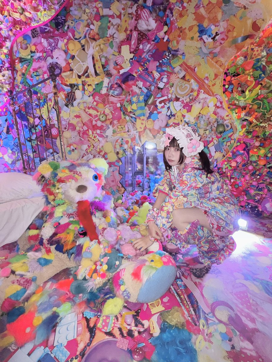 kanep711's tweet photo. お誕生日〜
毎日真剣にかわいいものを作って、大好きなものに囲まれて、多分今一番幸せな気がする🥹
来年はもっと幸せになるように頑張るぞ！ https://t.co/XciYvSOivR