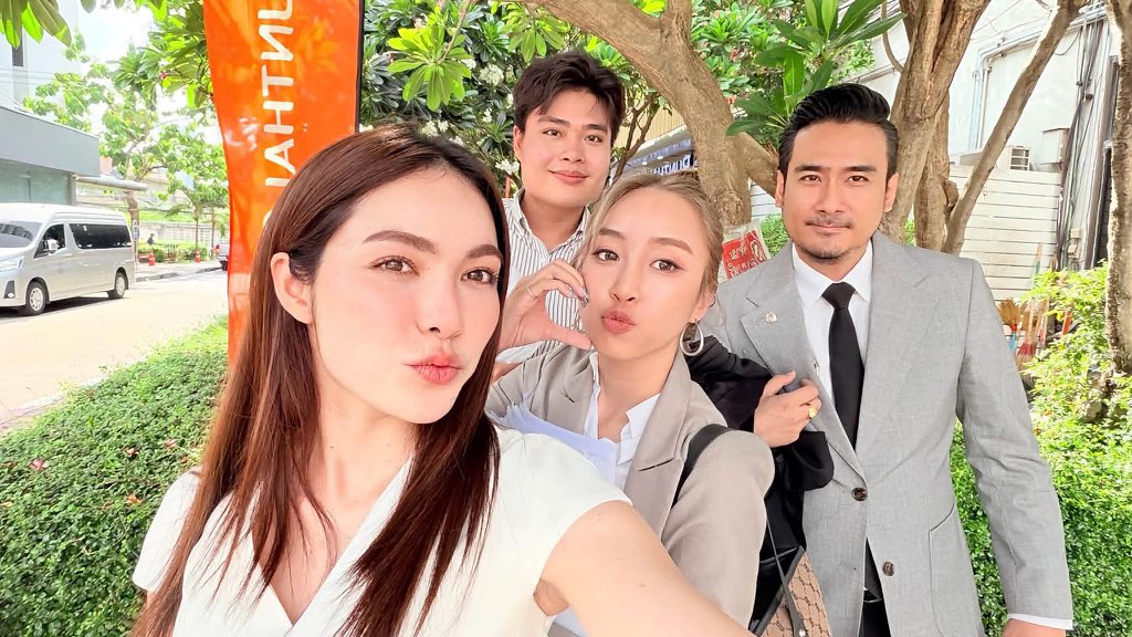 itscharlottyfam's tweet photo. สู้คดีมาจนถึงวันนี้ เก่งมากแล้วนะ ✨🤍

📍ศาลพิพากษาให้ธนาคารชดใช้จำนวน 1,000,000 บาท พร้อมดอกเบี้ย 5% ต่อปี นับตั้งแต่วันที่ 8 ธันวาคม 2567 จนกว่าจะชำระเสร็จ รวมทั้งค่าฤชาธรรมเนียมและค่าทนายความตามที่ศาลกำหนด🥹✨

ขอให้ทุกก้าวต่อจากนี้เต็มไปด้วยความสุข ความสำเร็จ และรายล้อมไปด้วยผู้คนที่รักและหวังดีเสมอ

พวกเราจะอยู่เคียงข้าง และคอยซัพพอร์ตชาล็อตเสมอ🤍

SIMPLY BE CHARLOTTE11
#ชาล็อตออสติน #CharlotteAustin