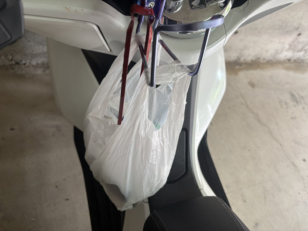 KeyserTf's tweet photo. 今日はバイクに乗り🛵
風に当たりながら
ゆったりゴミ拾い🌈

☀️日々ゴミ拾いされて
いる皆さま、暑い季節になって来たので、
ぼちぼち熱中症対策ですね！
心身共にご自愛下さい🙏

#一日一愛
#ゴミ拾い https://t.co/2JoI5DRTUD