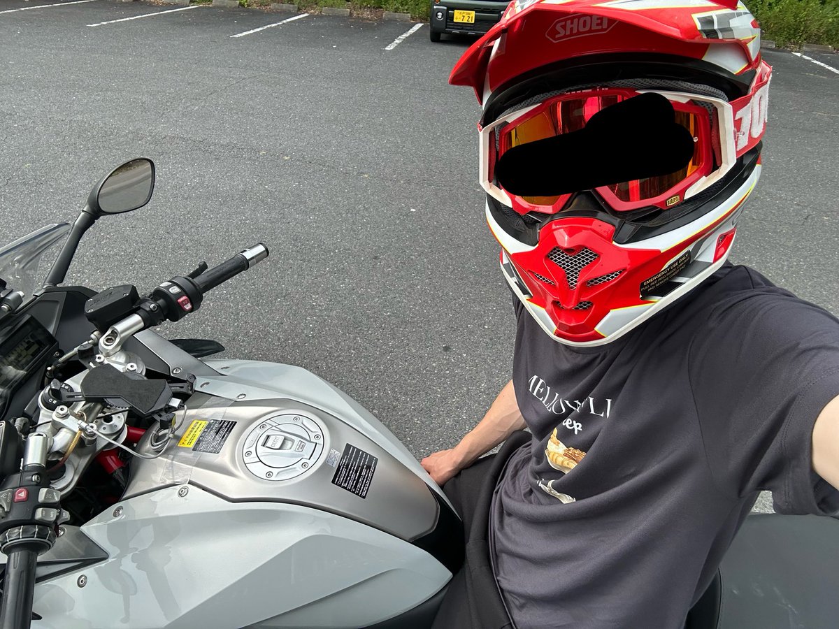 YUUUU2R's tweet photo. 100億年ぶりのバイク怖すぎ https://t.co/qO6E9BUdmK