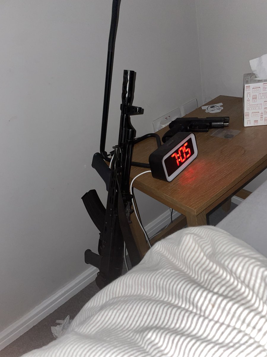 PiraatBlud67's tweet photo. #bedsidetable https://t.co/7Z8VijKKKI