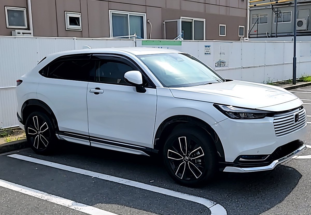 kin_chan0902's tweet photo. やっと洗車できた😄1ヶ月ぶりの洗車🎵
きずいたら3時間半洗車してた(笑)
#ヴェゼル
#VEZEL 
#HONDA https://t.co/HLKujmue1f