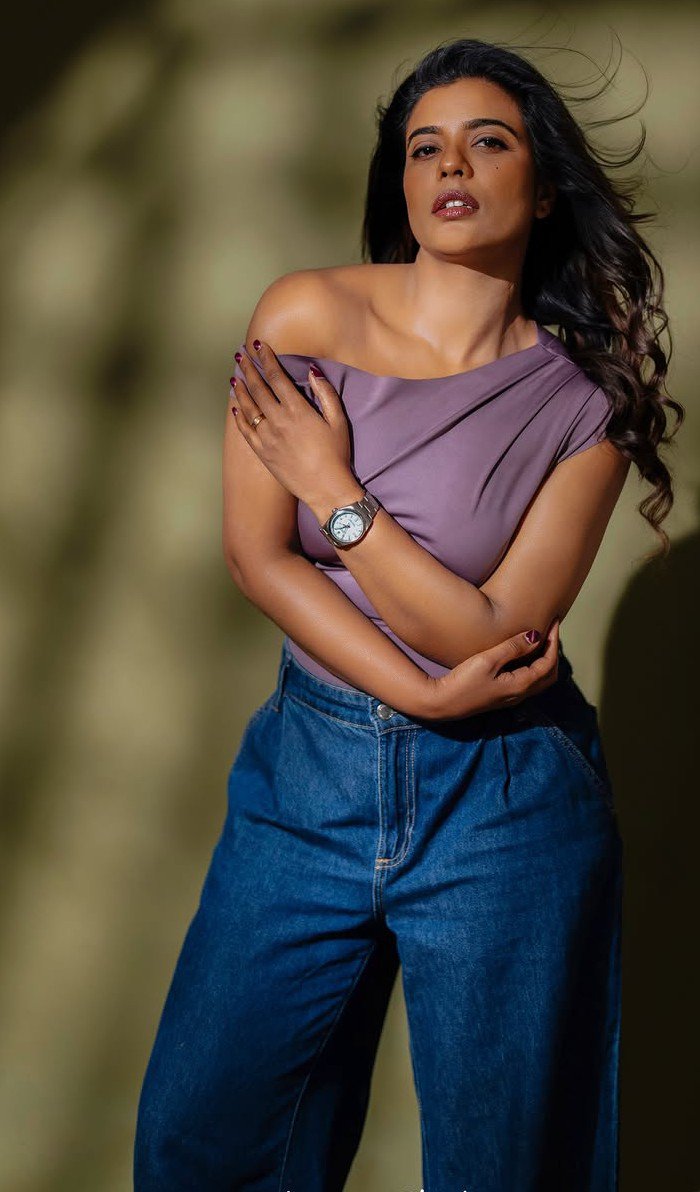 Actress_G0AT's tweet photo. 2k Genz girls mostly 

For boy frd                                 For boy bestie https://t.co/5nVEfR3XCZ