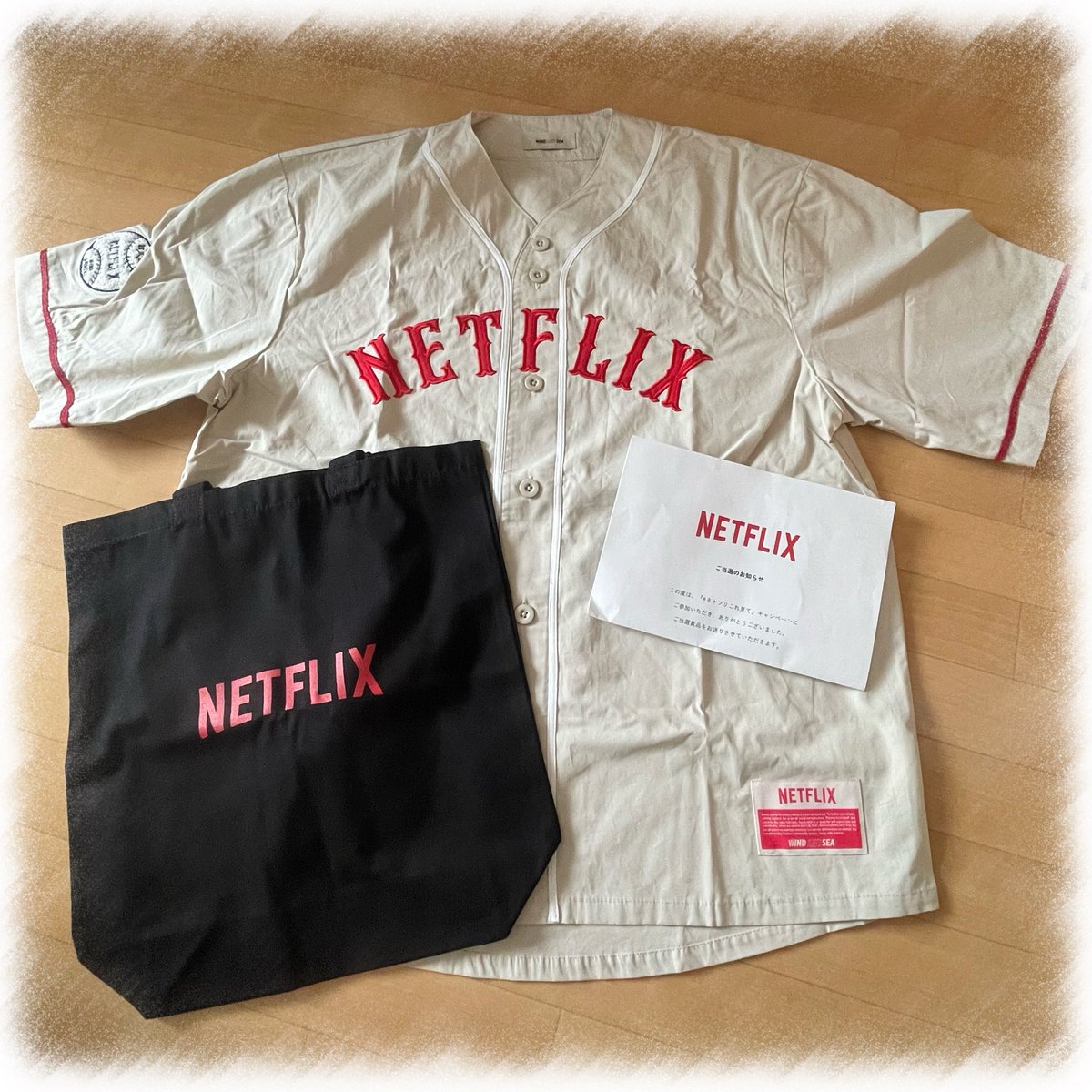 KinaKinaKo623's tweet photo. #ネトフリコレ見て キャンペーンでNetflixjp様から当選商品が届きましたぁ😆
袋から出してすぐなのでちょっとシワシワですが😅
ベージュと赤の組み合わせ好きですよぉ🫰
トートバッグも日常使い出来そう👍

ありがとうございましたぁ😊

#Netflixjp
#Netflixjpコレ見てキャンペーン https://t.co/UdRag1TCzD