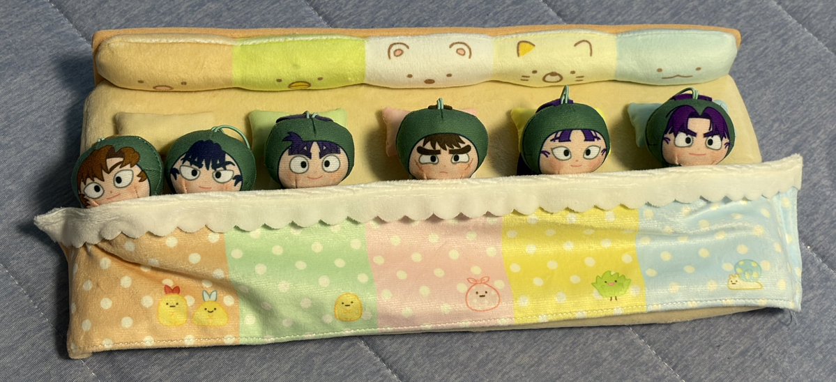 YUI_0717's tweet photo. 5人分しかないベッドに六年生が寝るとき。
あなたの好みはどれですか？

・伊作、不運
・仙蔵だけ天蓋（？）つきベッド
・ギンギンに忍者してるやつは池
・すまない留三郎……

次のポストにアンケート↓ https://t.co/2oyeZ69xSA