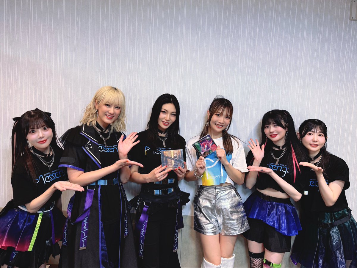 mayn_tw's tweet photo. #アニサマ お写真📸

harmoeさん
ユニット感でた👽

RAISE A SUILENさん
やっとお会いできたー！

MADKIDさん
皆さんかっこよさ＋らぶりーだった！

angelaさん
らぶです！！ https://t.co/EdvFqRWzF9
