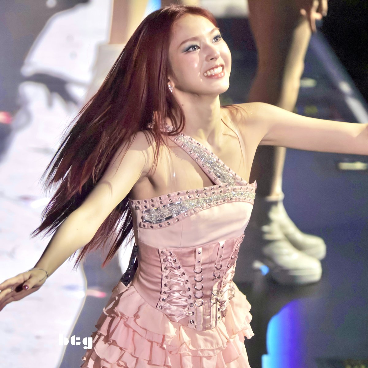 CHIQUITABASE's tweet photo. Chiquita worth it solo performance still trending on x with 2 different topics

©️tianny montef

#CHIQUITA #치키타 #チキータ
#BABYMONSTER https://t.co/3gFvjgM6HS