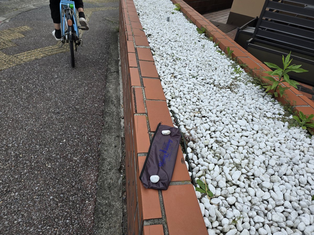 botorujack's tweet photo. ゼッテリア 宇都宮滝谷町店前にゆかりん日傘の袋が落ちてました。
落とし主の元へ届け… https://t.co/4C23qVi7Uj