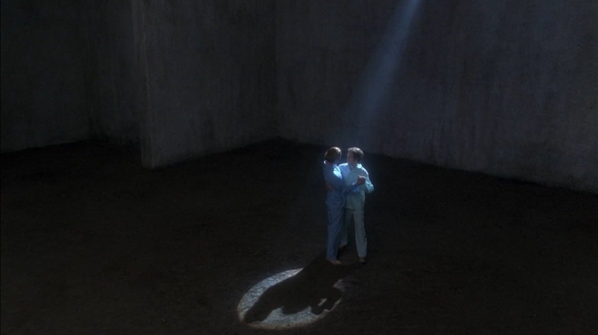 _rodrigob's tweet photo. Edward II (1991) dir. Derek Jarman https://t.co/TSgZF5yYi1