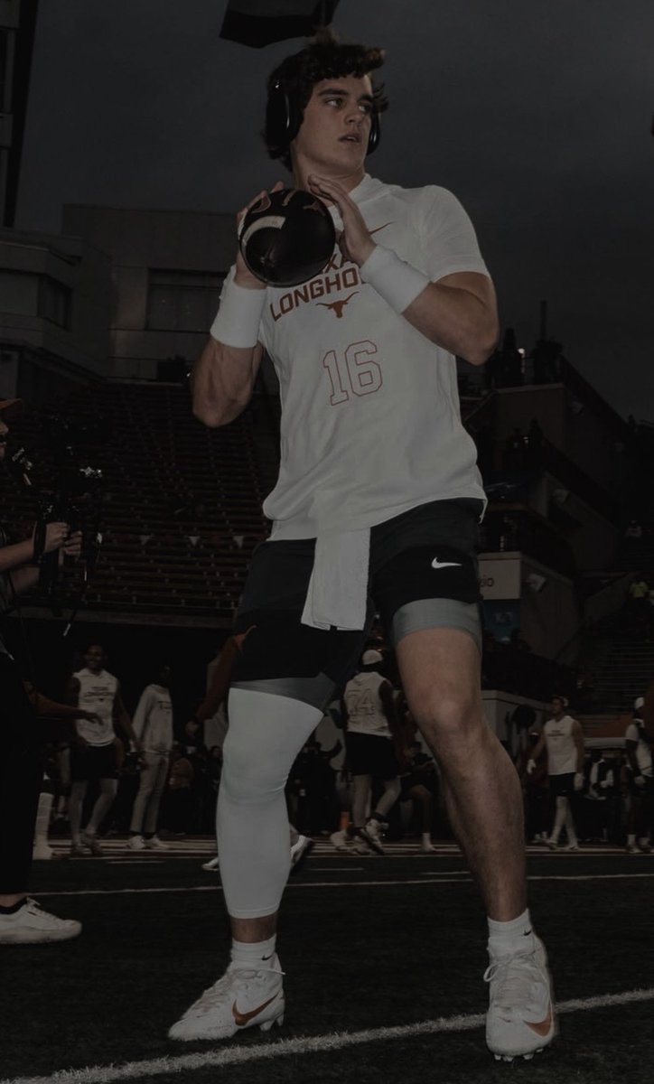 archsmadness's tweet photo. Over The Moon. 🌙 https://t.co/xrx9grHGeN